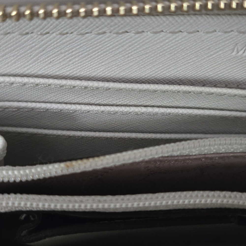 Michael Kors Wallet - Picture 13 of 13